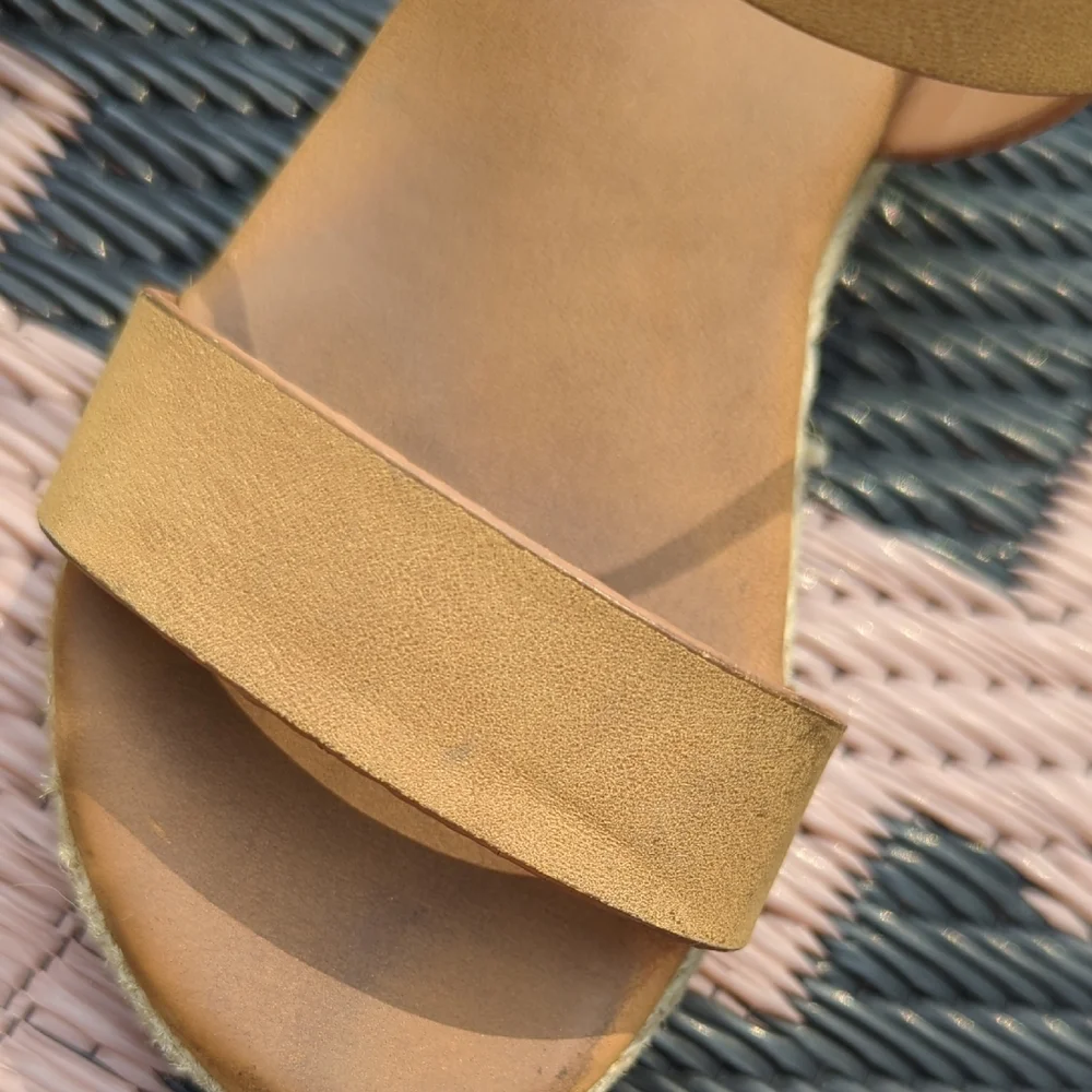 Girls Tan Sandals Woven Platform Bottoms Size 8